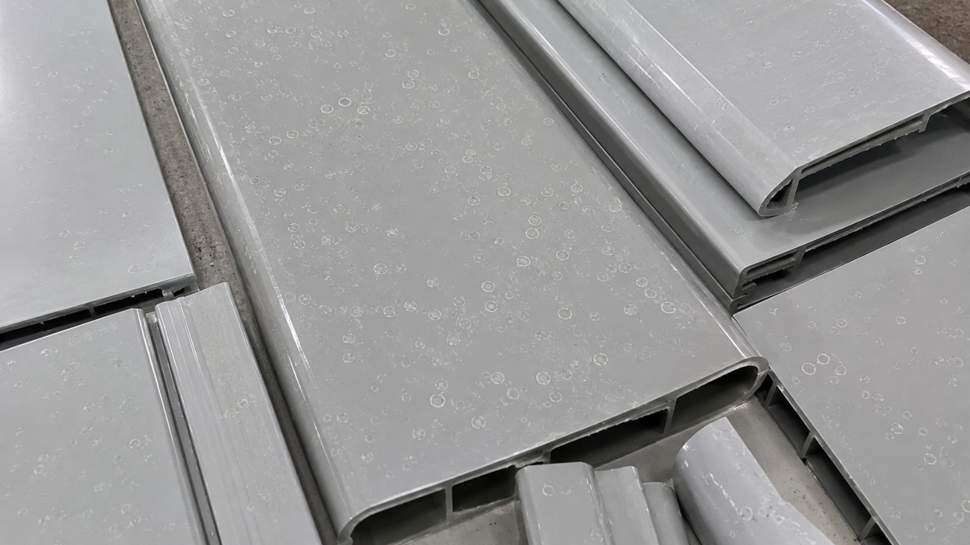 Fish eyes defect on PVC profile surface 