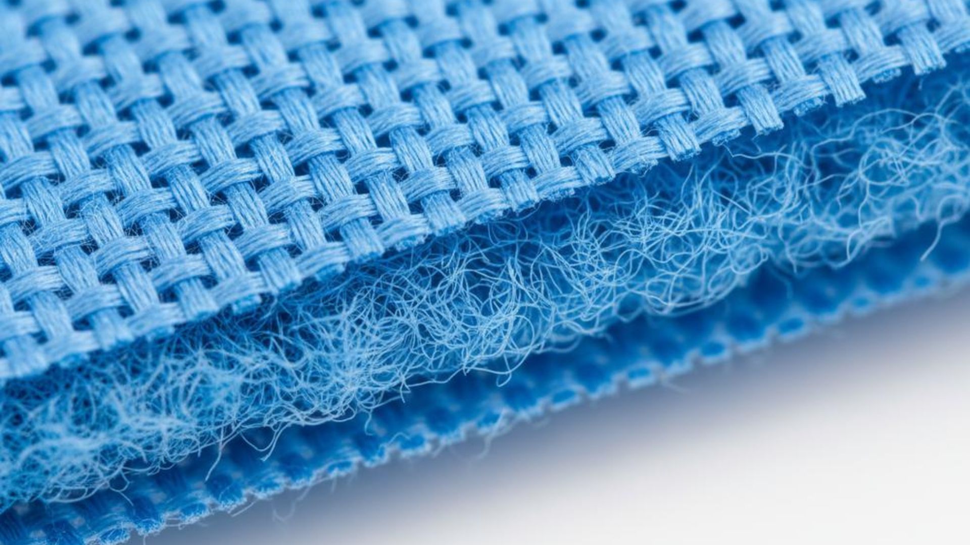 Layer configuration in spunbond-meltblown-spunbond fabrics